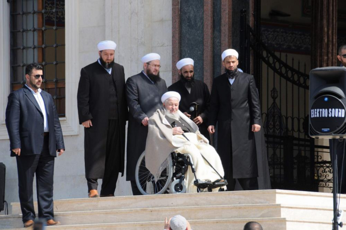 İsmailağa Cemaati’nin lideri Mahmut Ustaosmanoğlu’nun cenazesine binlerce kişi akın etti