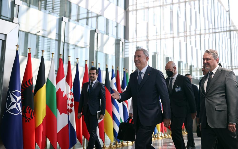 Milli Savunma Bakanı Akar, NATO Karargahı’nda
