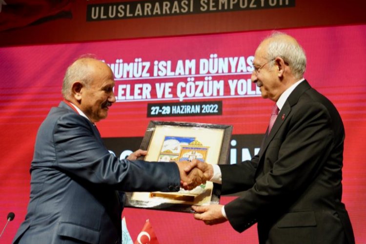 Kılıçdaroğlu Günümüz İslam Dünyasında Meseleler ve Çözüm Yolları’ konulu uluslararası sempozyumun açılış konuşmasını yaptı.