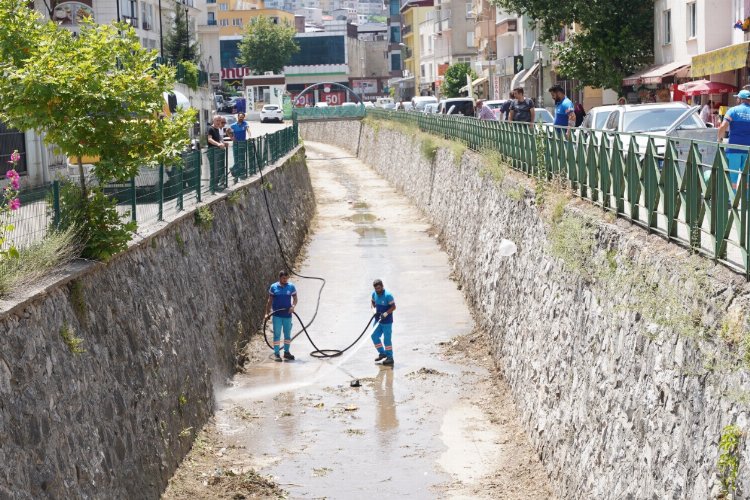 Bursa Yıldırım’da ‘Selçukbey Kanalı’na temizlik