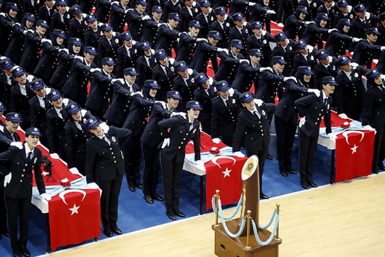 İstanbul’da 499 kadın polis memurunun mezuniyet sevinci