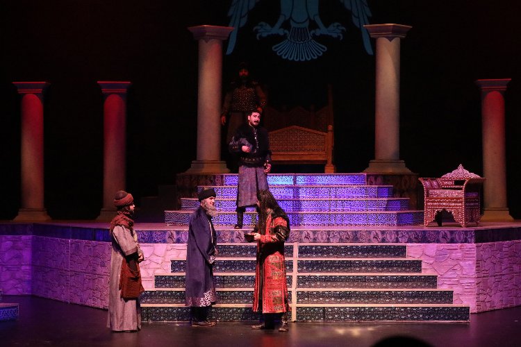 Konya Şehir Tiyatrosu “Keykubad” oyununu depremzedeler için sahneledi