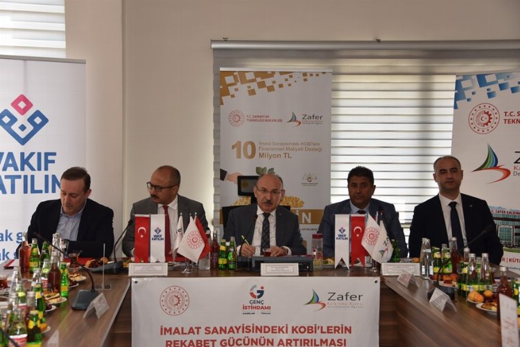 Manisa’ya 11 milyon liralık yatırım Manisa Valisi Yaşar Karadeniz’in katıldığı programla imzalandı.